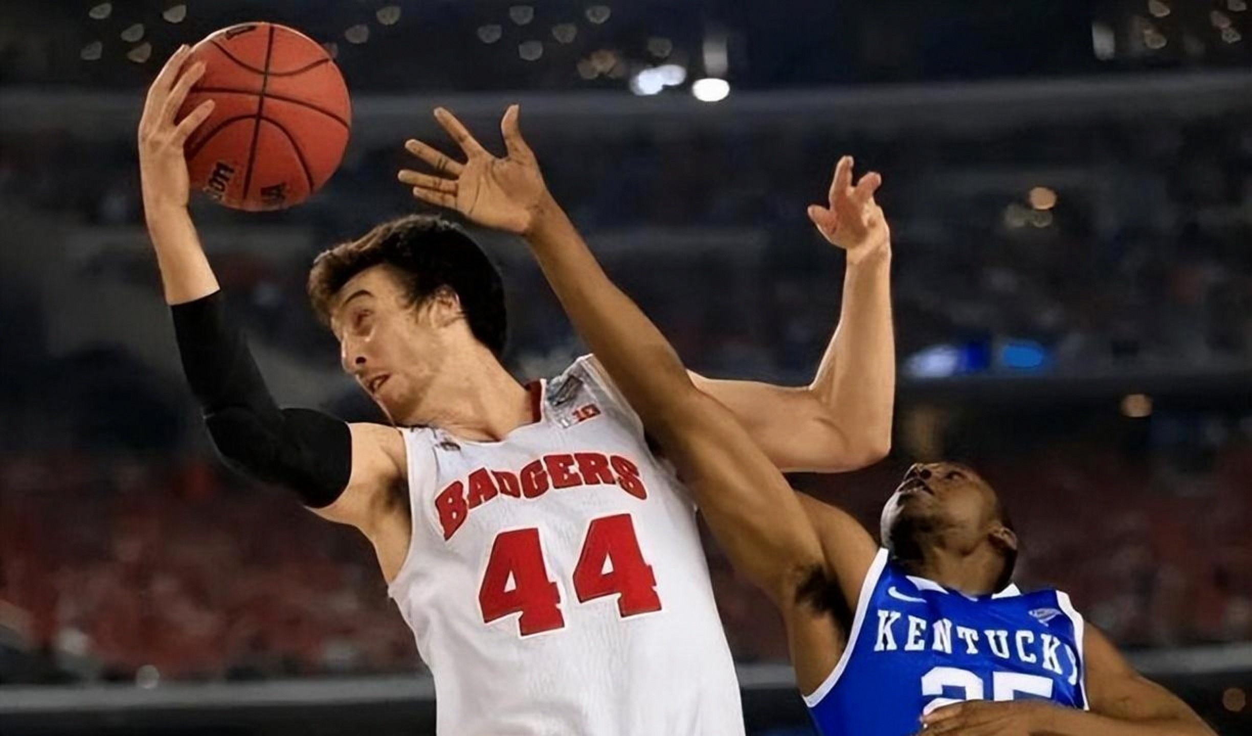 NBA季后赛赛程吃紧;广州队关键时刻队长鼓劲;气氛紧张;纪律约束更严格的简单介绍 NBA季后赛赛程吃紧;广州队关键时刻队长鼓劲;气氛紧张;纪律约束更严格的简单介绍