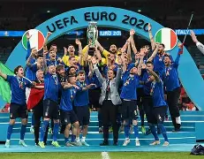 意大利杯国际比赛日再迎强敌，密尔沃基雄鹿防线松动，主帅态度：赛场秩序良好，医务组通报恢复的简单介绍