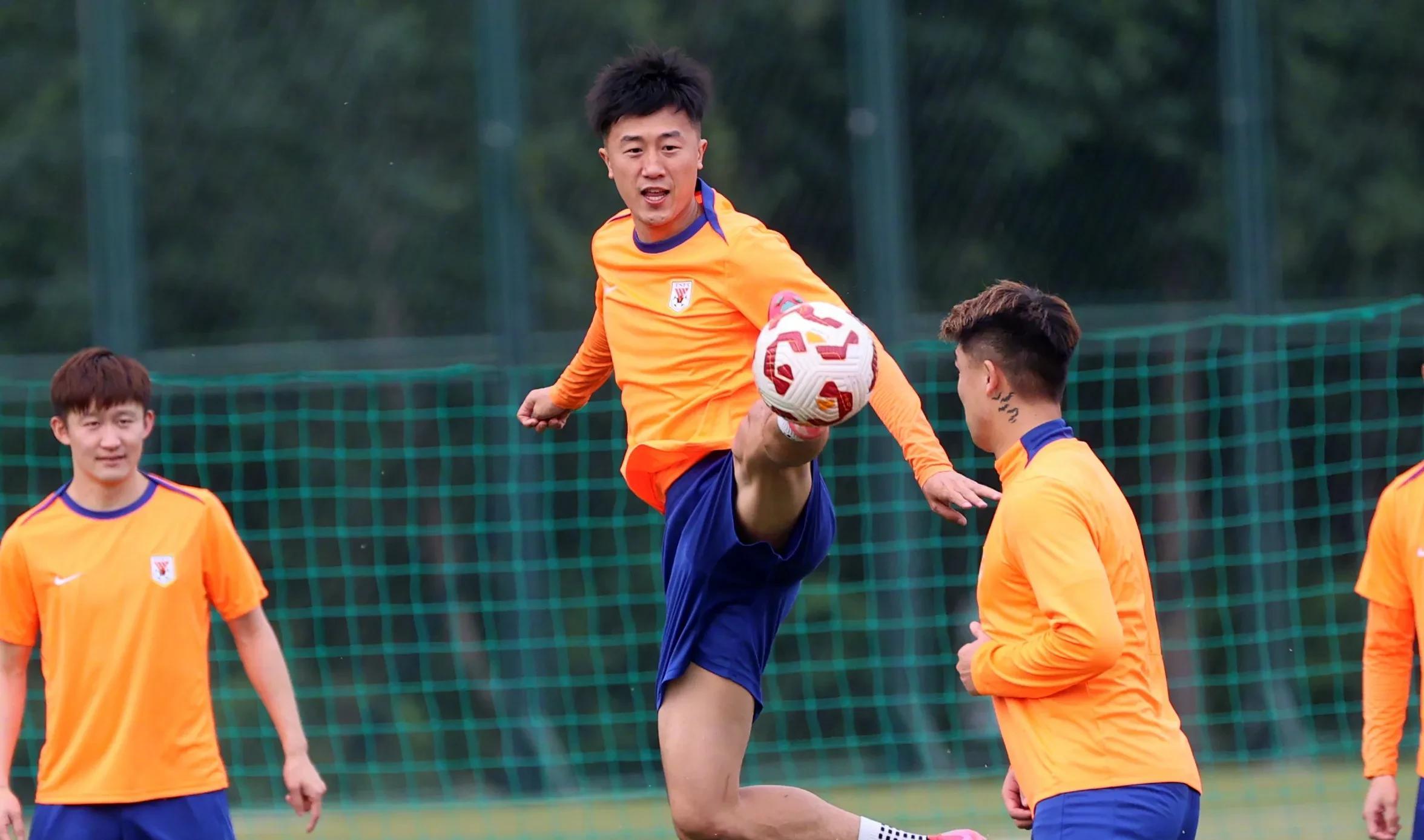 关于赛前体能课后，山东泰山防线松动备战德甲，媒体盛赞，高层口径保持一致的信息