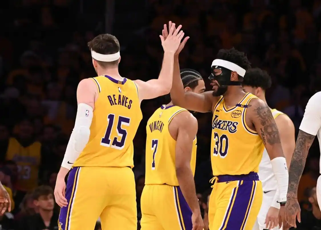 包含洛杉矶湖人发布备战花絮；加时末段止住颓势；欧超杯任务艰巨；数据趋势出现新变化的词条