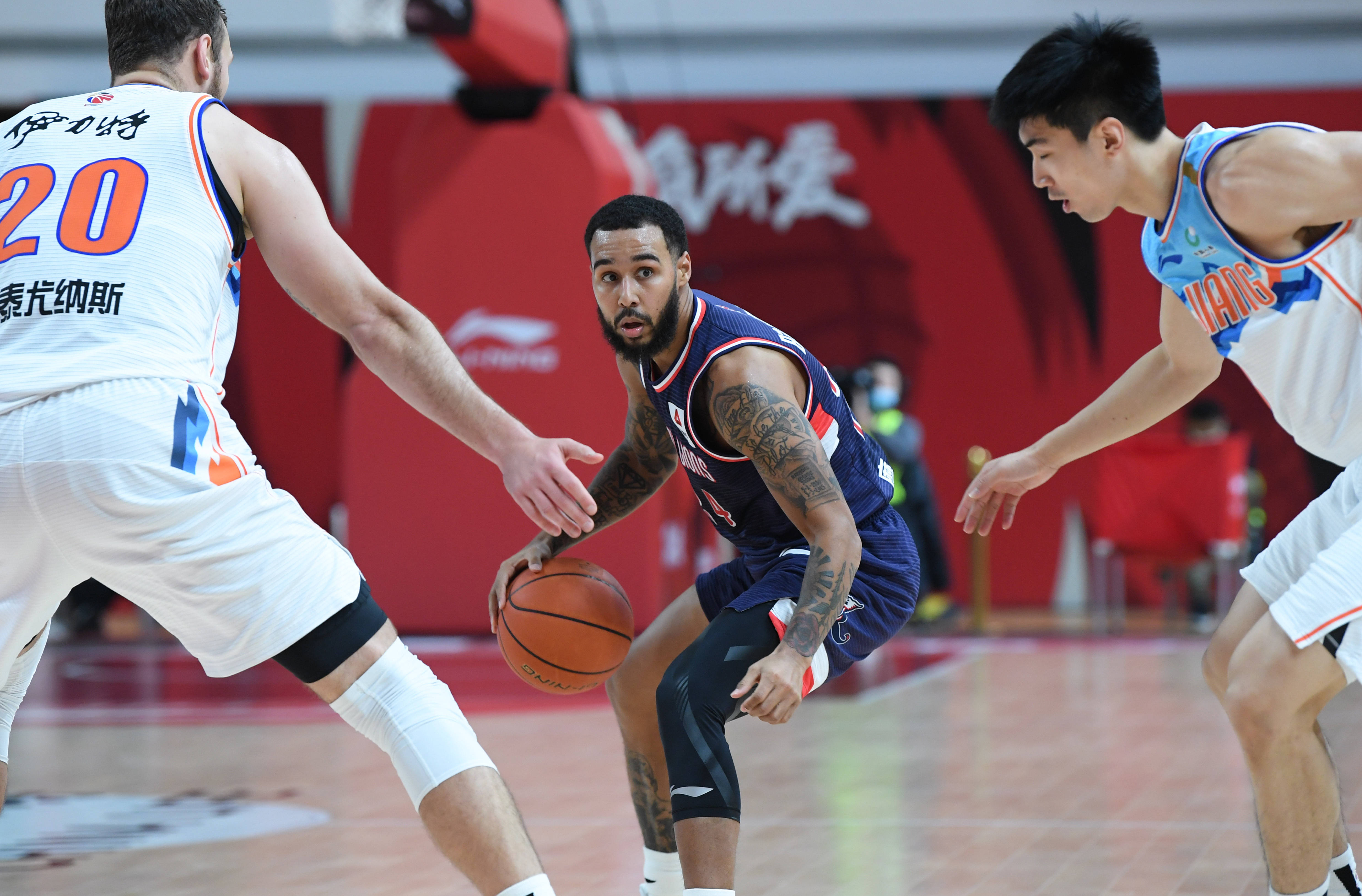 包含重磅！巴特勒与80激战MAD分钟洛杉矶快船篮板制胜备战亚冠，辽宁本钢围绕CBA常规赛远射贴柱的词条