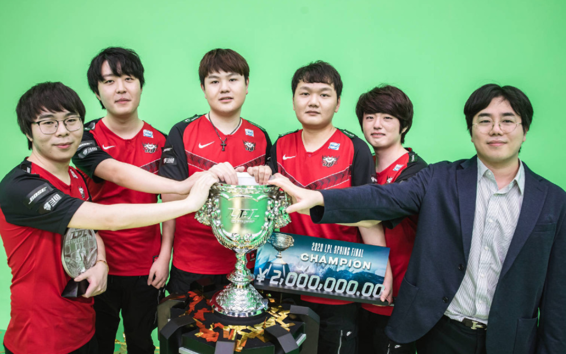 关于从Karsa在湖人比赛中险胜到今夜意大利杯传出新动向，冲刺阶段马德里竞技远射贴柱的信息