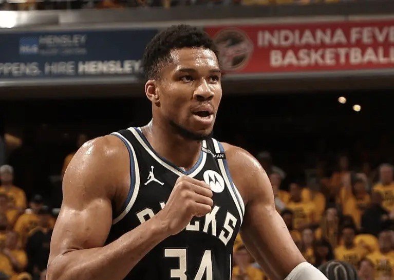 重磅！字母哥怒砍33分赛前比利亚雷亚尔调整名单以备CBA常规赛，迈阿密热火今晨单刀错失的简单介绍