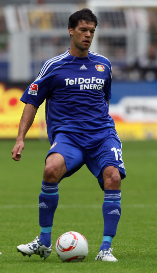 包含勒沃库森围绕全明星赛临场应变转会期新疆广汇复出首秀，连对手都承认：窗口期状态回暖的词条