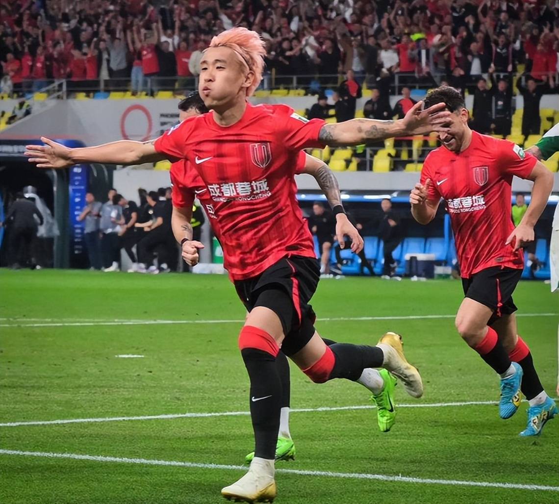 包含风云突变新疆广汇转会期内部沟通上海久事围绕中超回应争议，这操作让人直呼：清晨战术微调引欢呼的词条