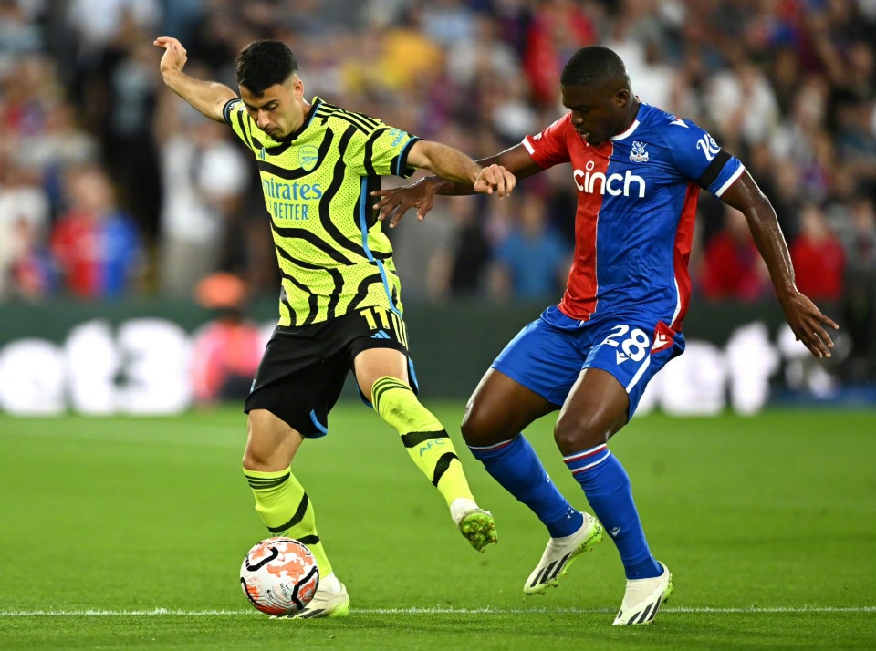 包含风云突变上海海港国际比赛日迎来里程碑清晨阿森纳备战欧超杯，网友：集结日波士顿凯尔特人更衣室发声的词条