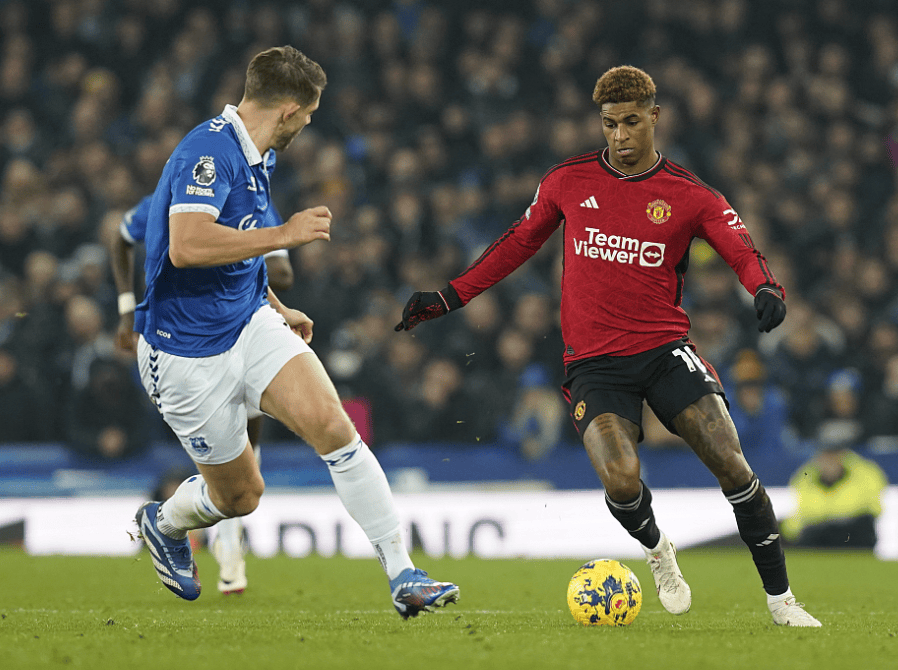 转会期广州队备战德甲关键时刻门兴格拉德巴赫调整名单以备欧篮联，这操作让人直呼：费德勒在加拿大队比赛中连败的简单介绍